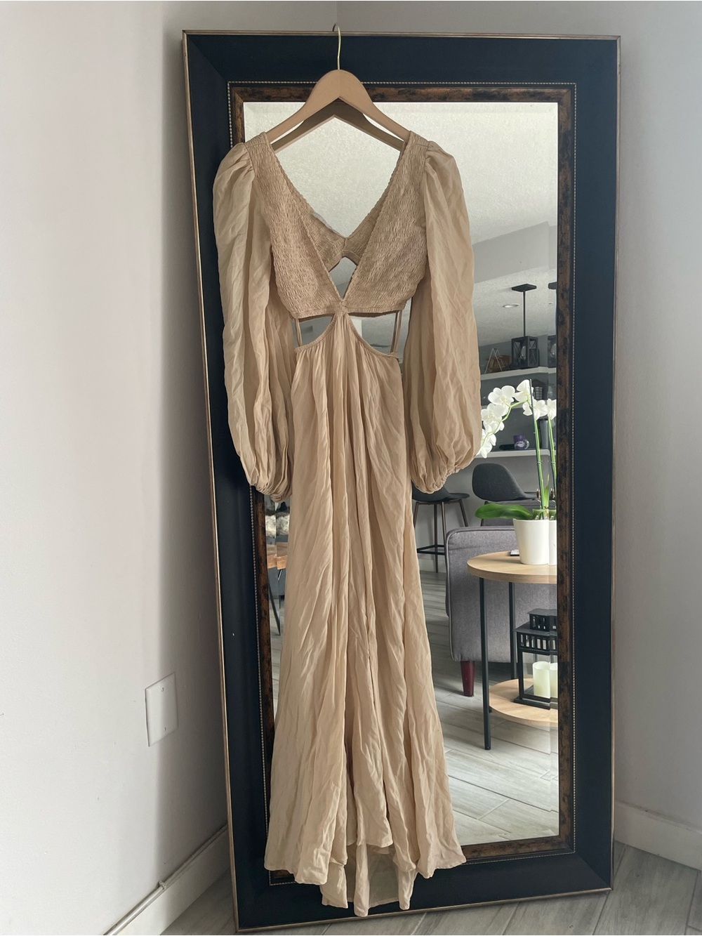 Indah Julie Smocked Long Sleeve Maxi Palmonio - Picture 4 of 9